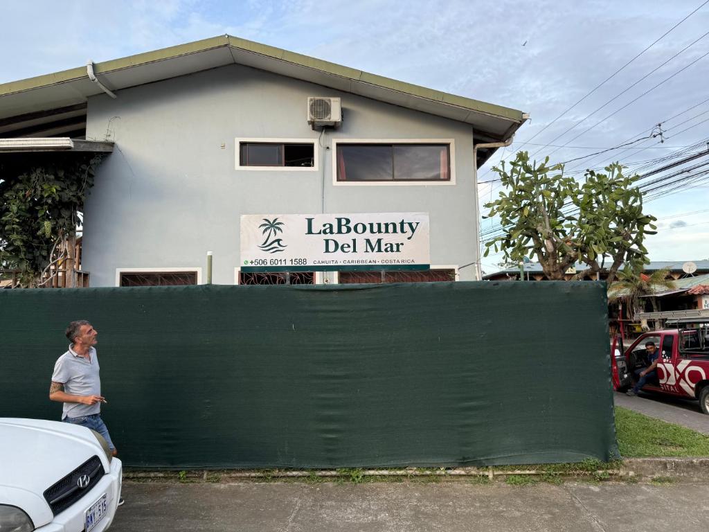 LaBounty Del Mar, Cahuita