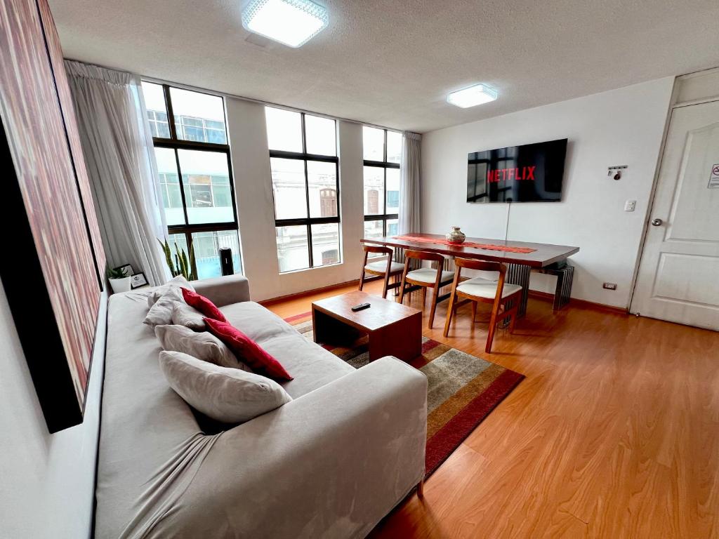 Modern Central family Apt in Lima! Speedy WiFi! - 4