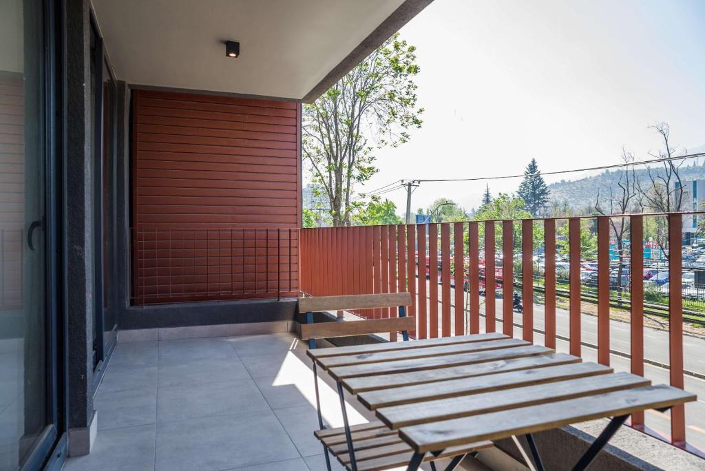 Chic 2BR Retreat for 5 in Vibrant Las Condes Oasis - 2