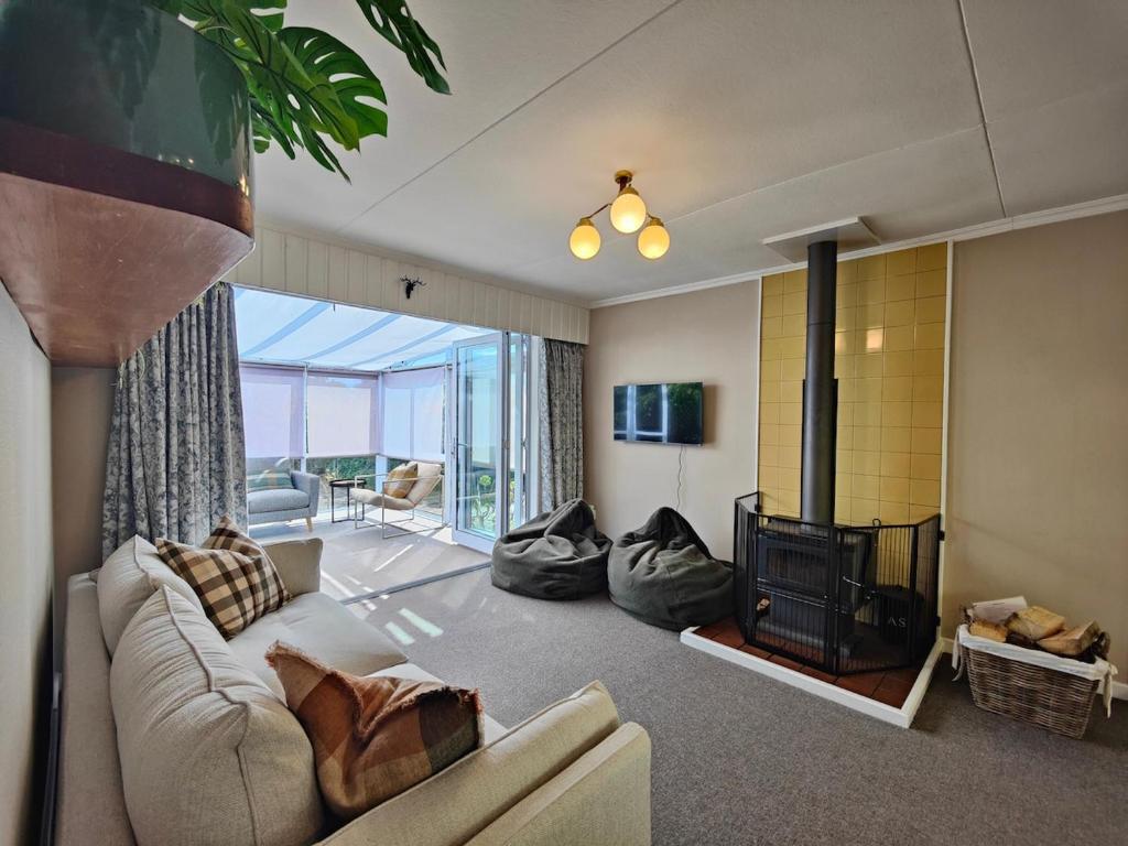 Happy Days and Relaxing Stays, Te Anau