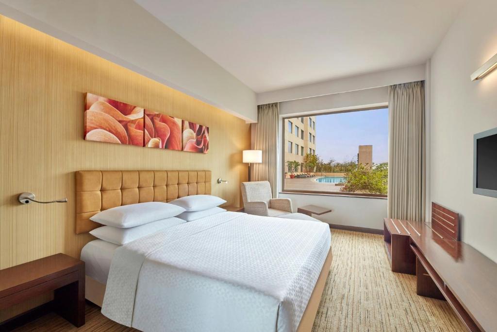 Four Points by Sheraton Hotel and Serviced Apartments Pune, Puné