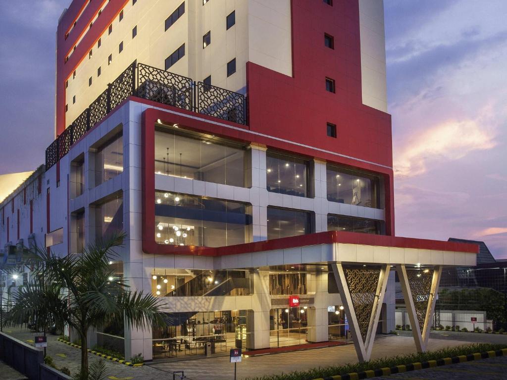 Exterior view, ibis Pontianak City Center in Pontianak