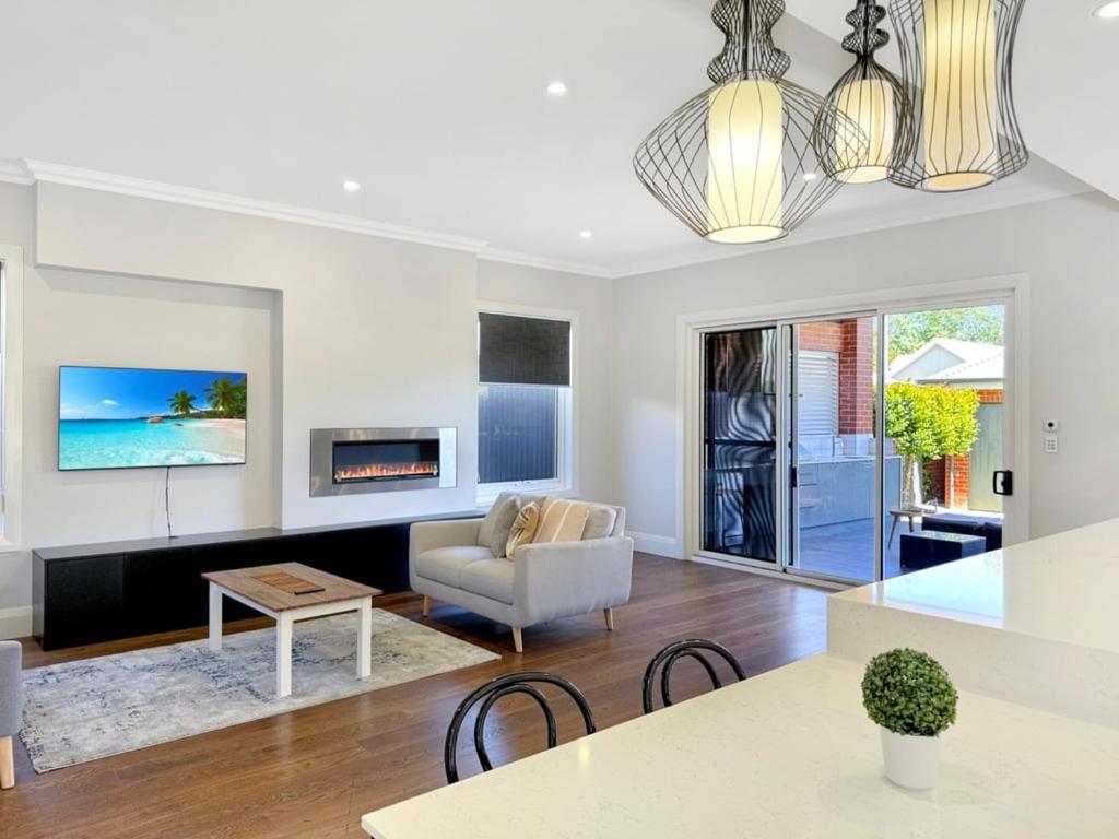 Peter's Central Haven, Wagga Wagga