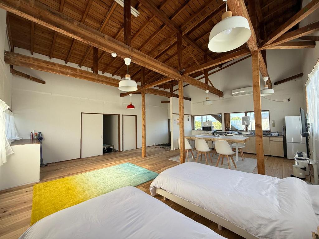 大型犬もOK!!天井高く広々空間の完全プライベート一軒家 Fully private house with high ceilings and a spacious layout even large dogs are welcome!, Jonezawa