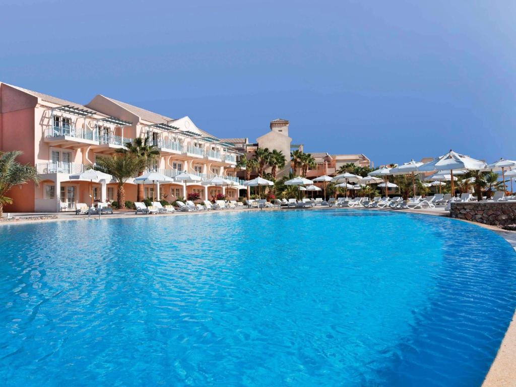 منتجع وسبا موفنبيك الجونة (Movenpick Resort & Spa El Gouna)