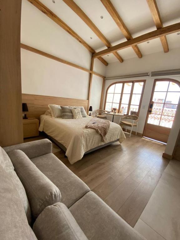 Suites Modernas Coloniales en el Centro Histórico de Cuenca - 2