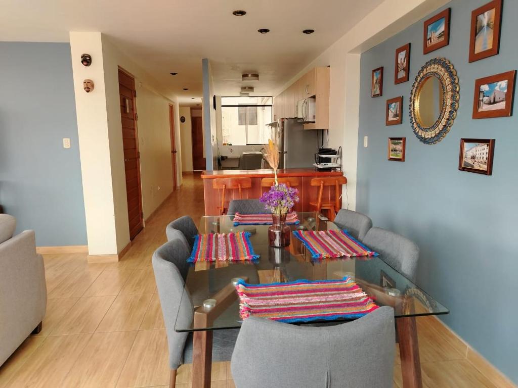 Exclusivo y Acogedor Departamento - 3