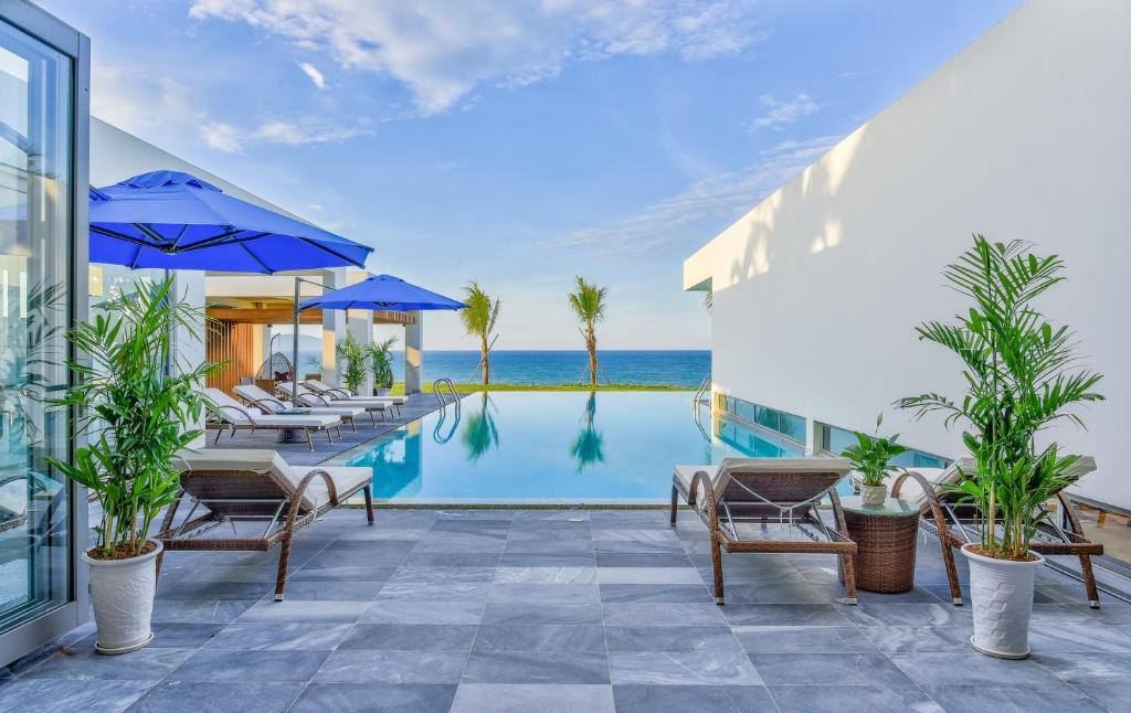 Deluxe Beach Villas by Danatrip