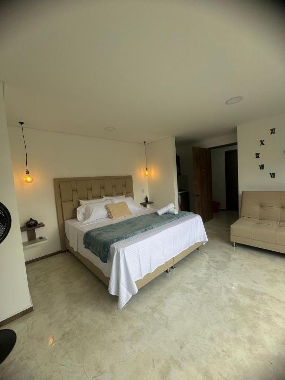 22 Comfort and style in Medellín Laureles - 2