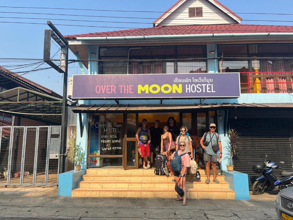 Over the Moon hostel, Ban Houayxay
