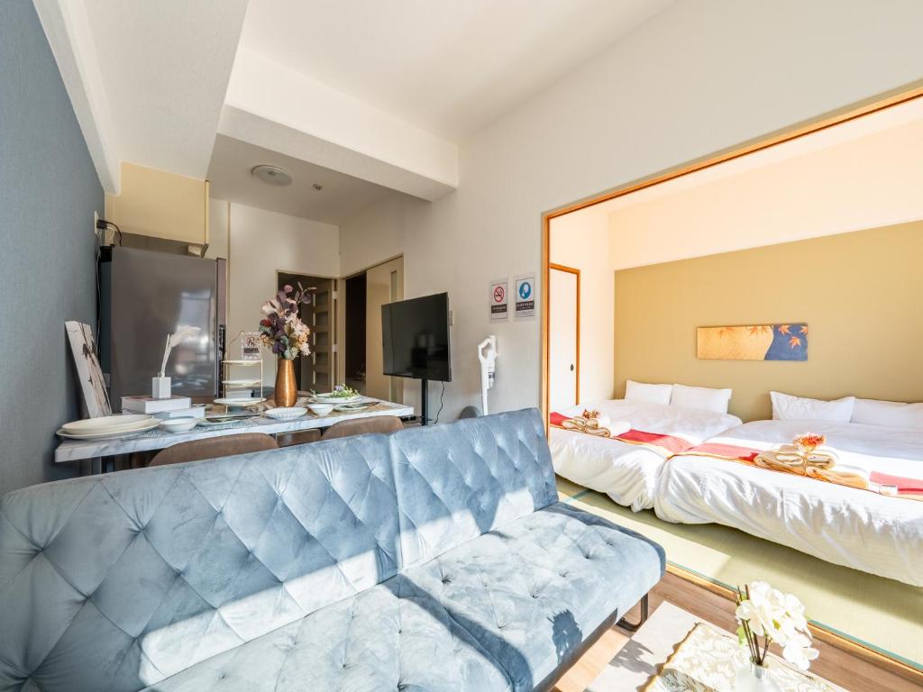 703 Newly opened Hotel 10 minutes walk to Kyocera Dome Dotonbori Minato Osaka Castle Kaiyukan