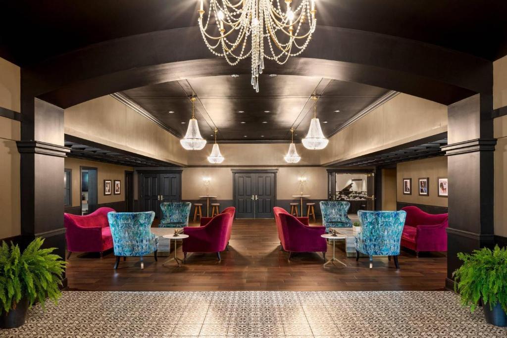 The Highlander Hotel, Ascend Hotel Collection, Iowa City