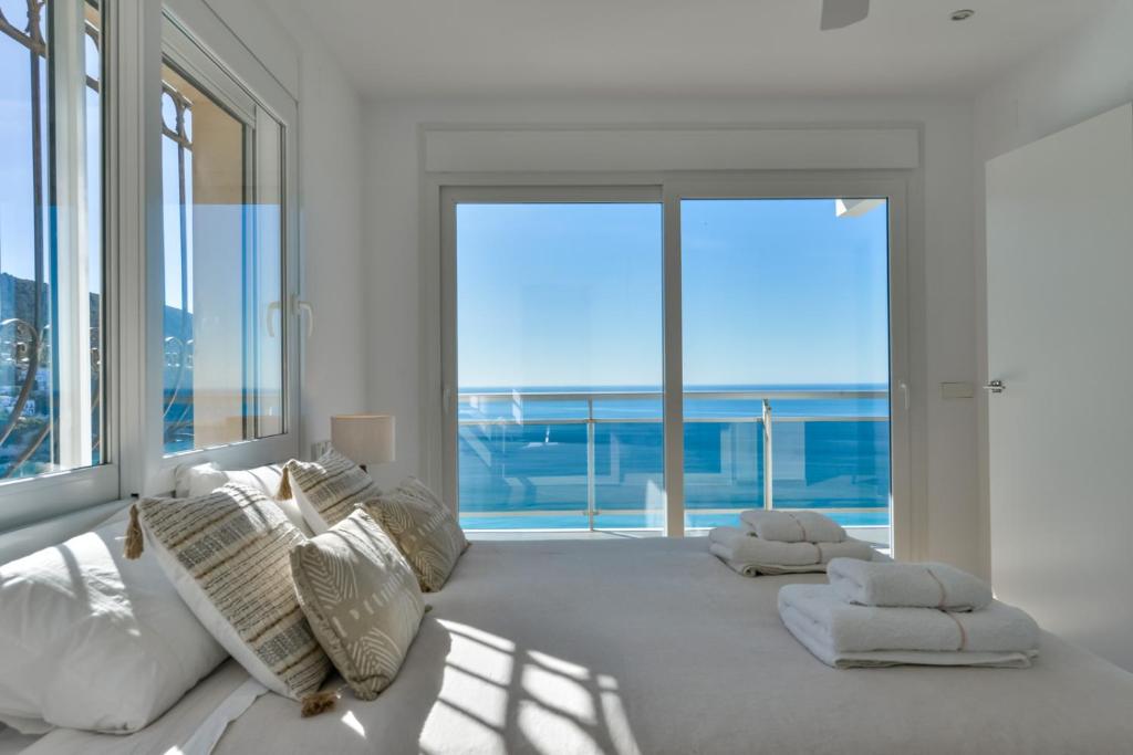 The Sea Views - By Almarina Villas - 4