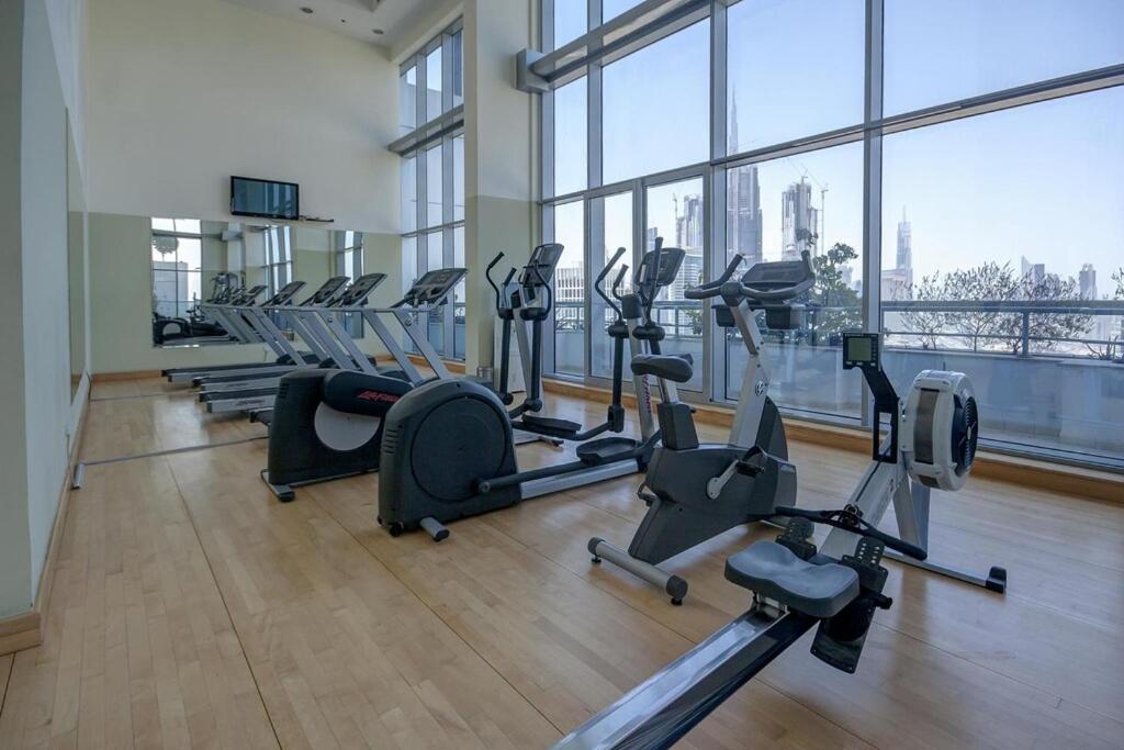 Elegant 1BR Apartment at Windsor manor, Dubaï