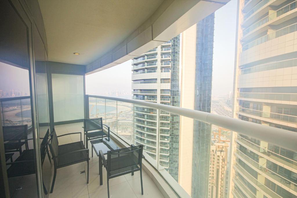 Modern 1BHK With World Class Amenities at Paramount Tower, Dubái