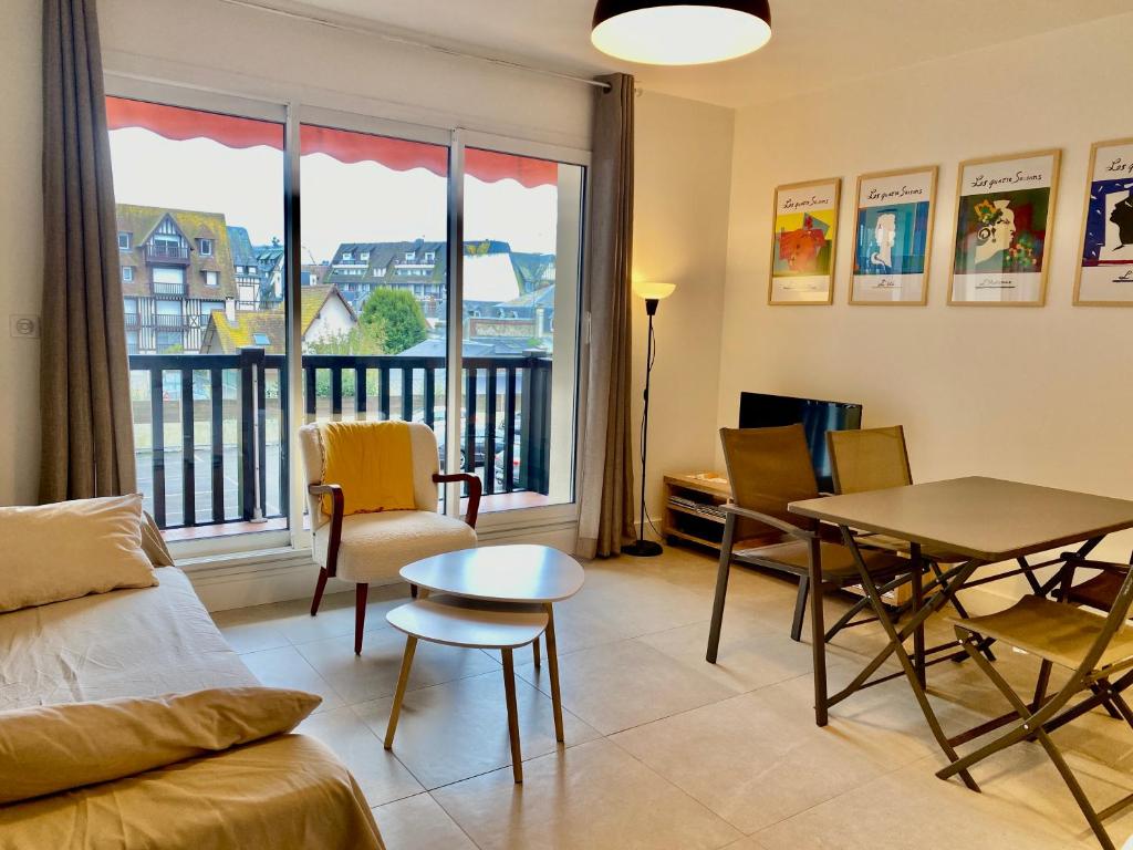F2 Centre DEAUVILLE Lit 180 Parking gratuit - 2
