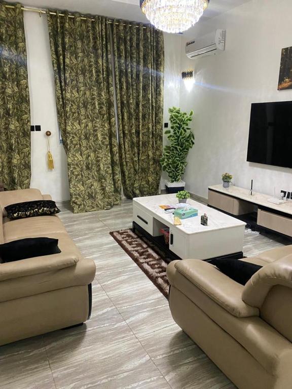 Bumcy Apartment, Ankuru