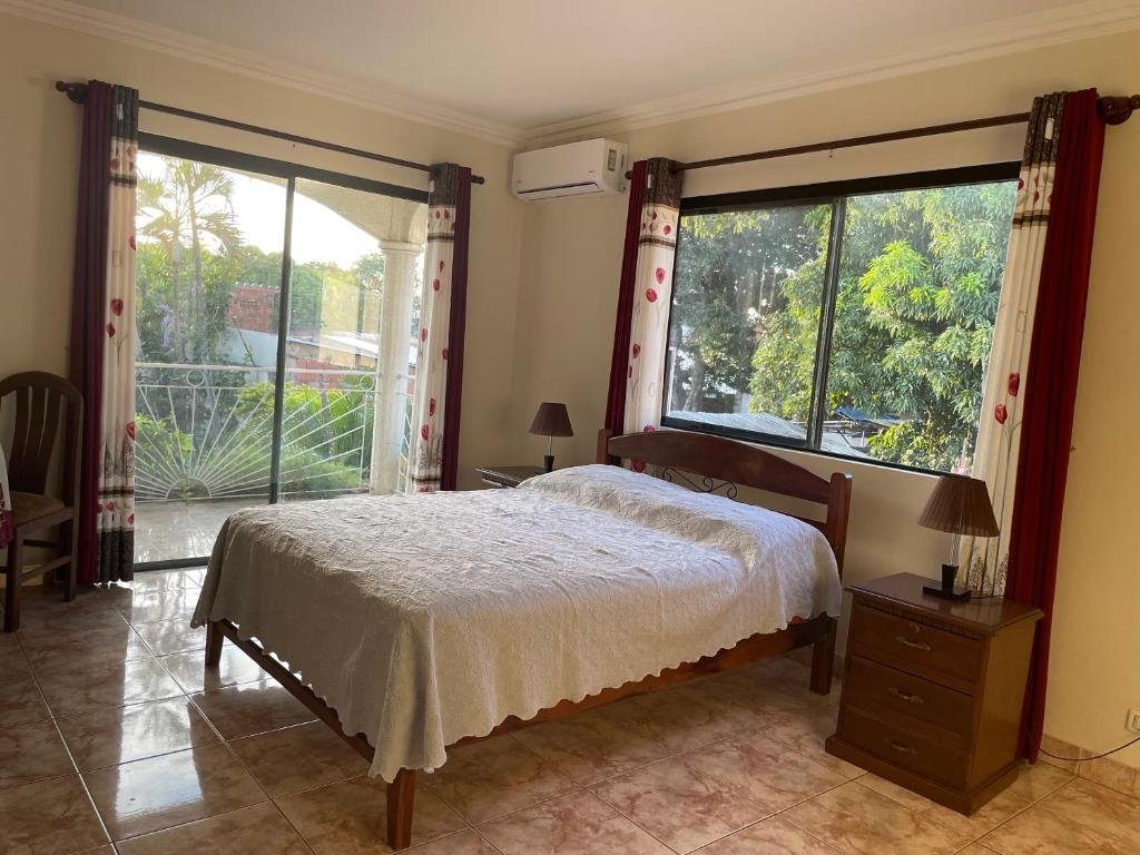 Habitación amplia y cómoda con baño privado-Zona Norte, Santa Cruz - 2