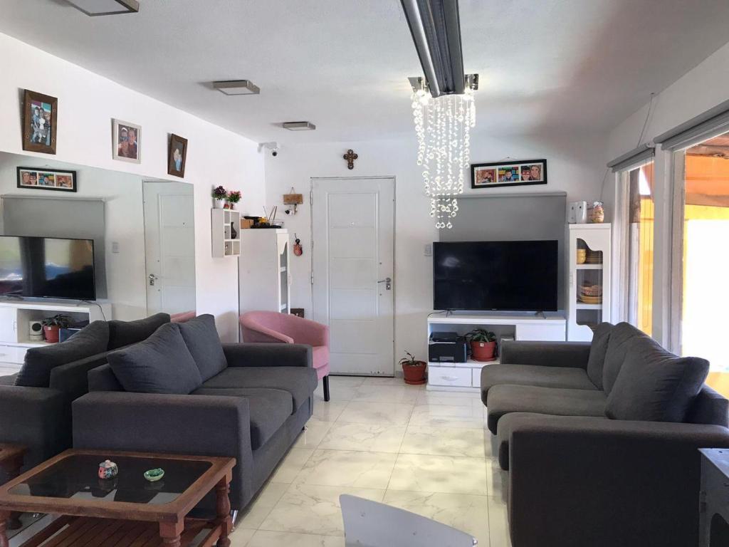 casa con vista 360 a las montañas y pileta - 4