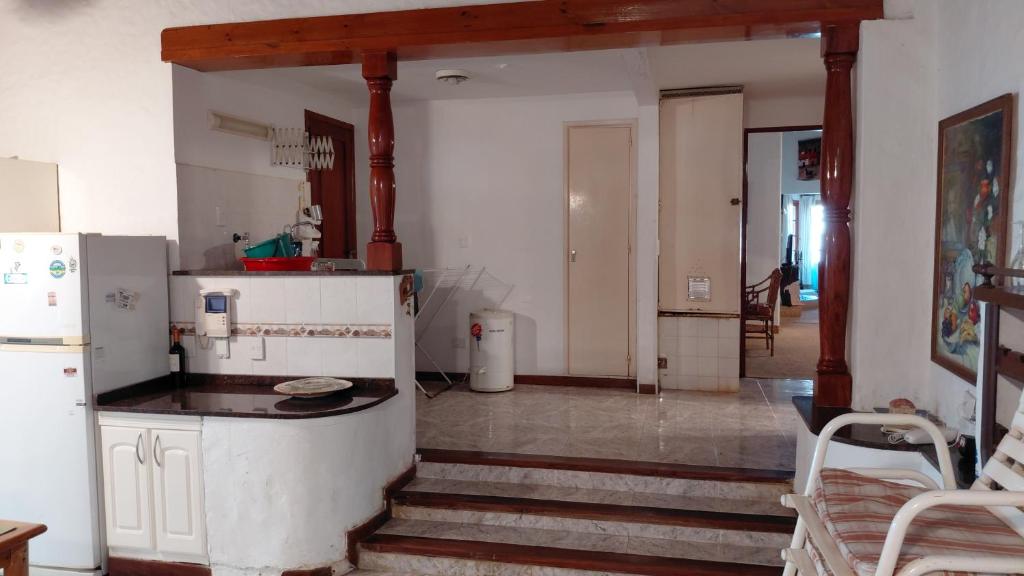 Chalet a 2 cuadras de la playa con piscina - 2