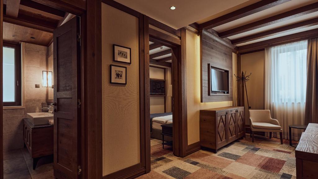 Grey Family Hotel - 3