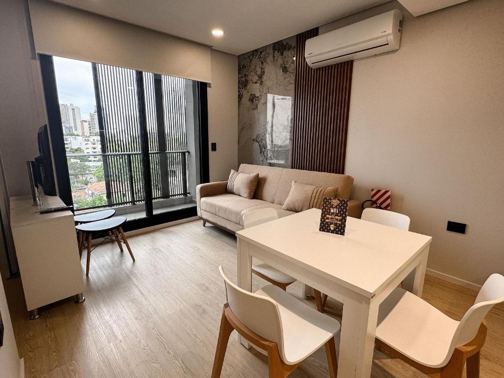 Apartment just steps from Shopping del Sol. - 4