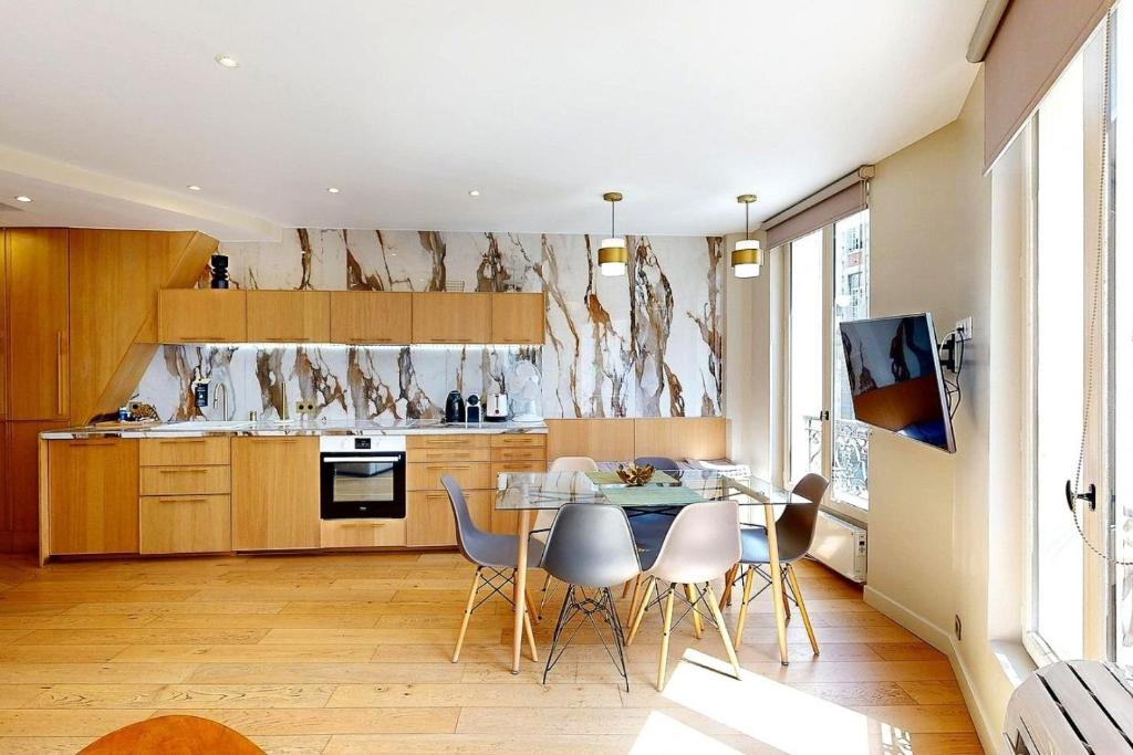 179 Suite Mayou - Superbe Appartement à Paris - 2