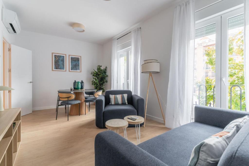 Renovated Modern -4 bedrooms 2baths-Salamanca - 1