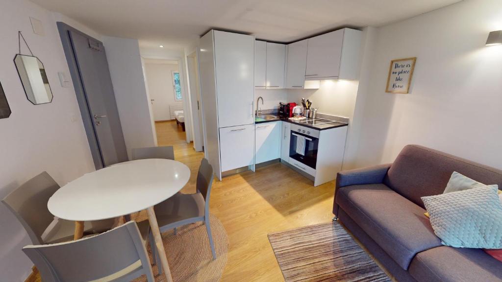 Fresh and Bright 1-Bedroom Centre Apartment - AL11 - 2