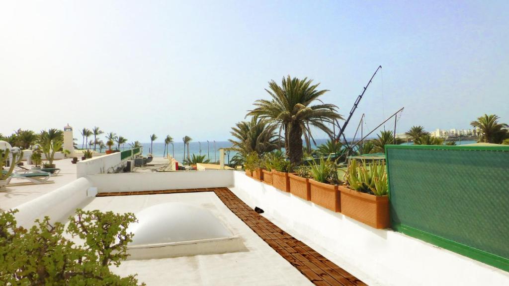Lanzarote Beachfront Apartment on Las Cucharas Beach with a sea view - 3