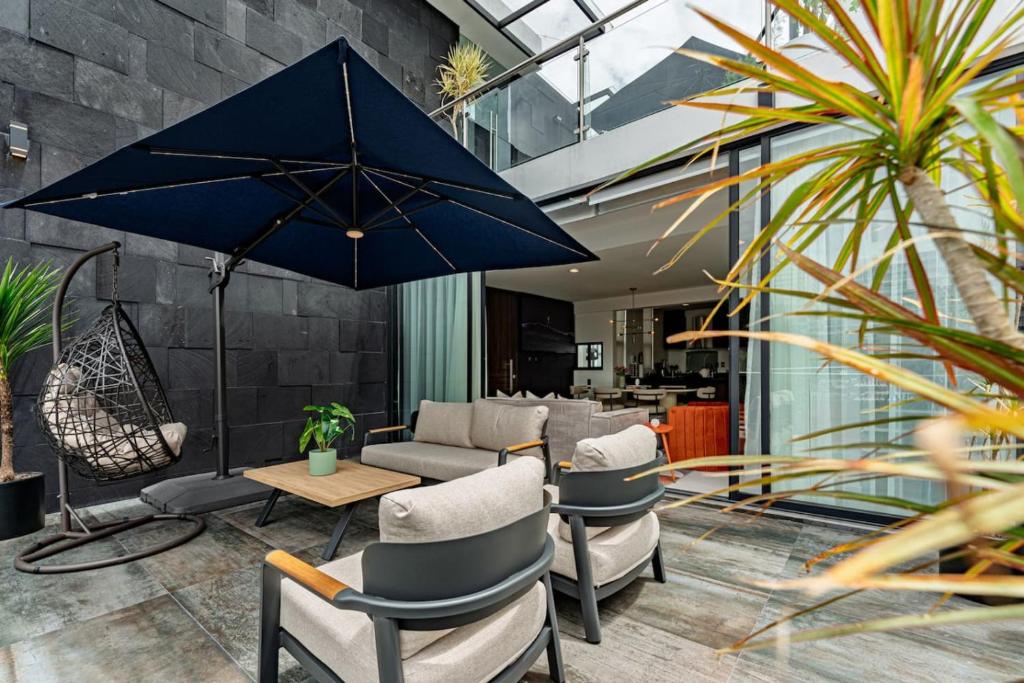 Friends and Family 2-Unit Combo, Rooftop City Views - 4