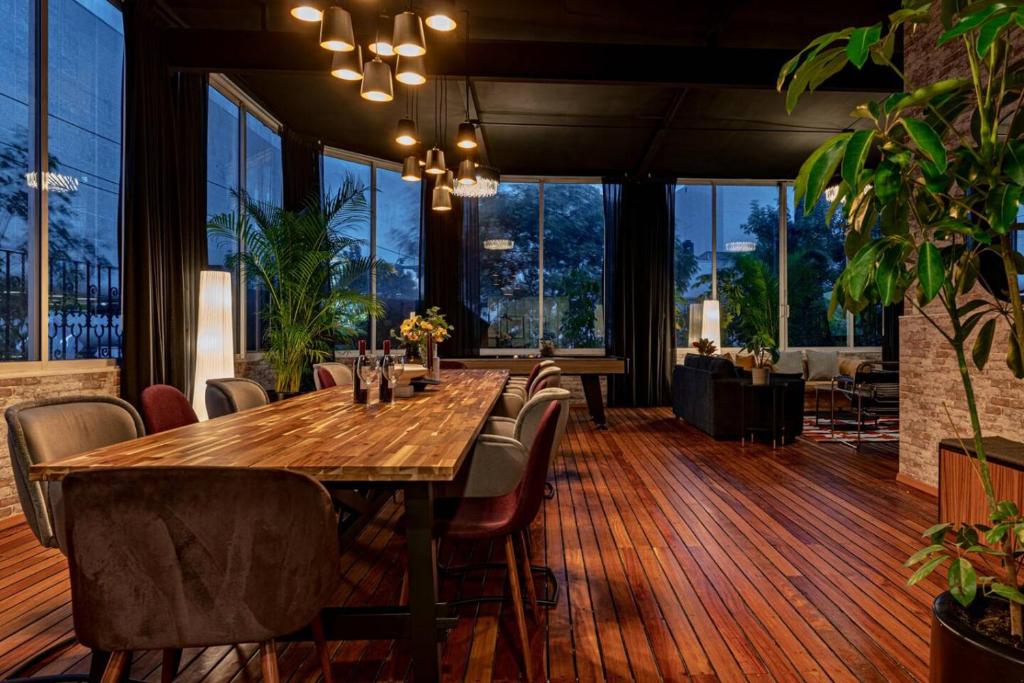 Luxury Roma Sur House with Rooftop Dining - 1