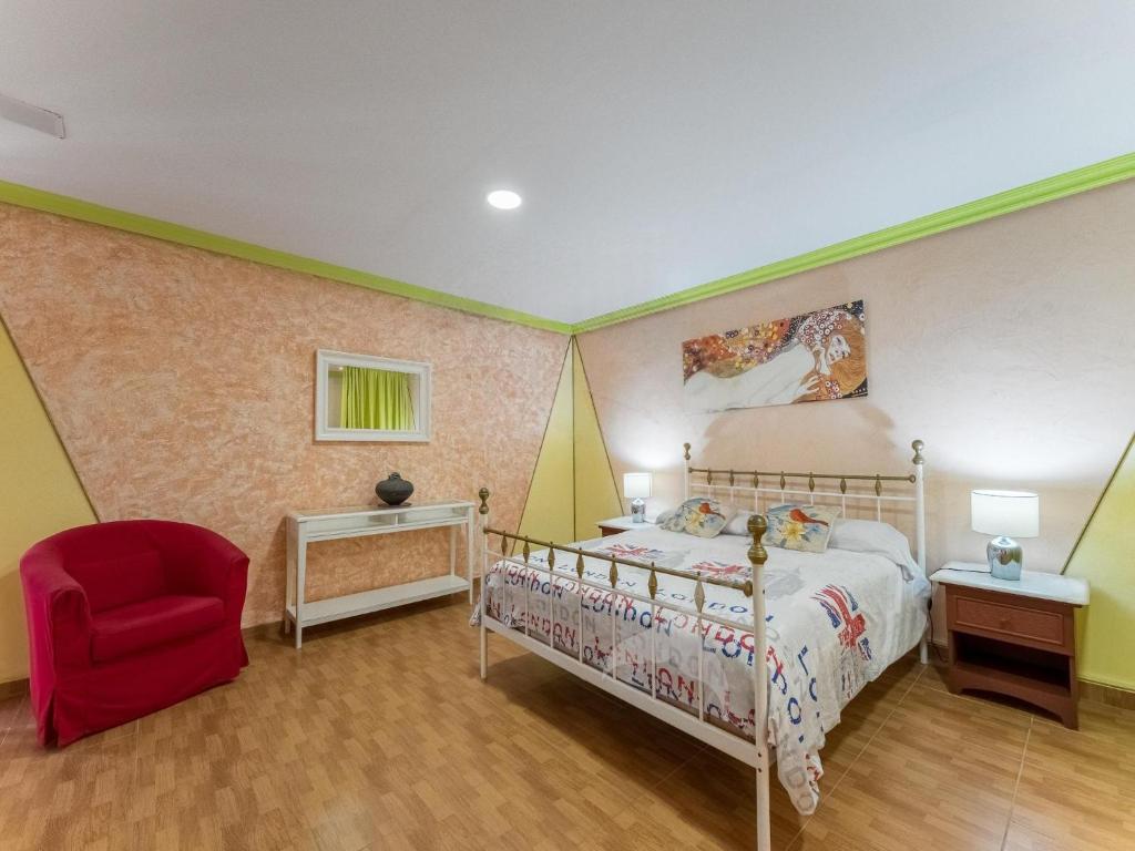 Apartment with communal pool and garden - 4