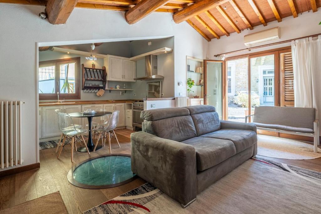 Small Villa with parking - 1