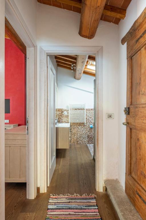 Small Villa with parking - 4