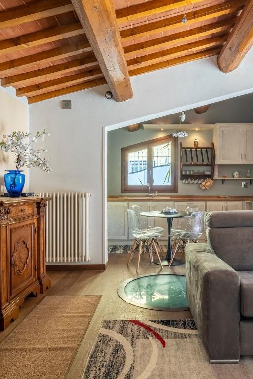 Small Villa with parking - 5