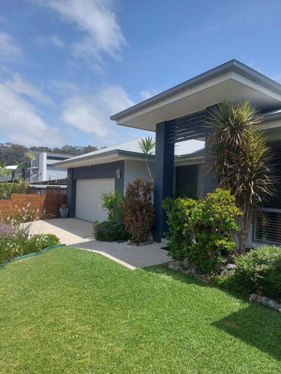 Stones Throw at Sapphire, Coffs Harbour