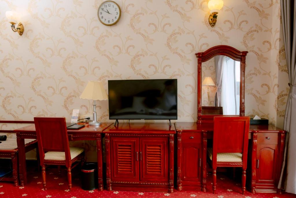 Shared lounge/TV area