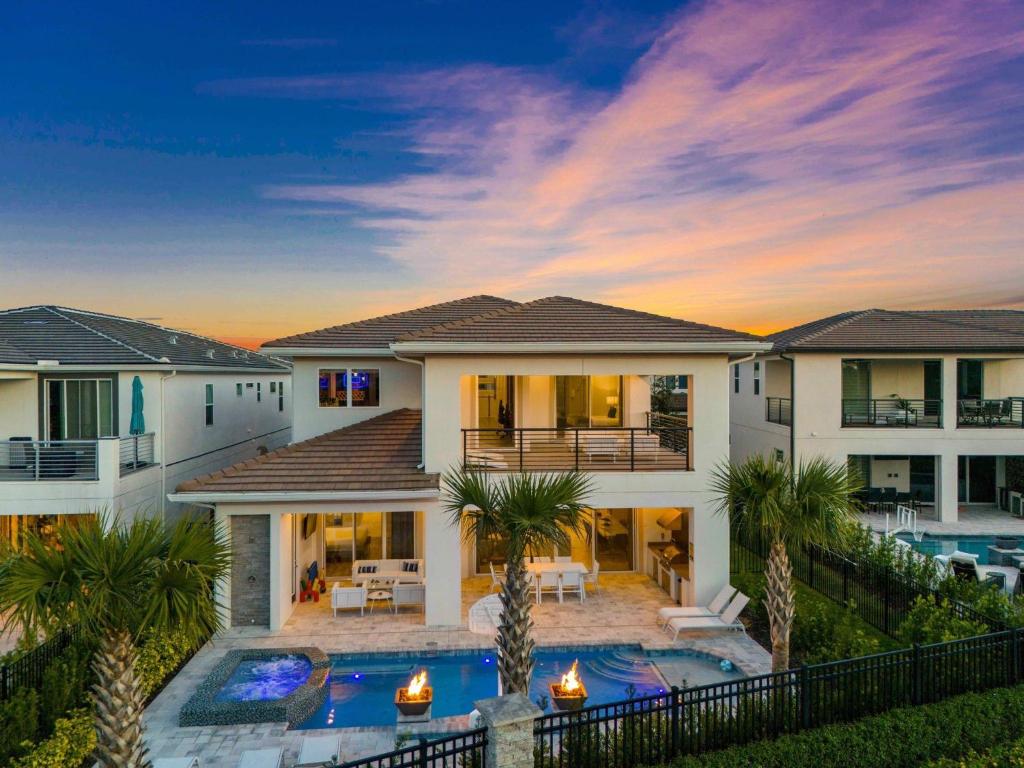 BD018J - Majestic Bear's Den Mansion With Themed Games Room at Reunion, Kissimmee