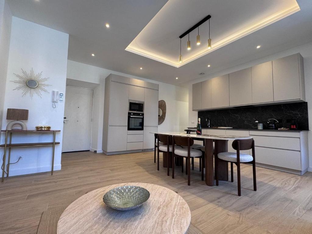 Magnifique appartement - Jacuzzi - Port de Nice - 4