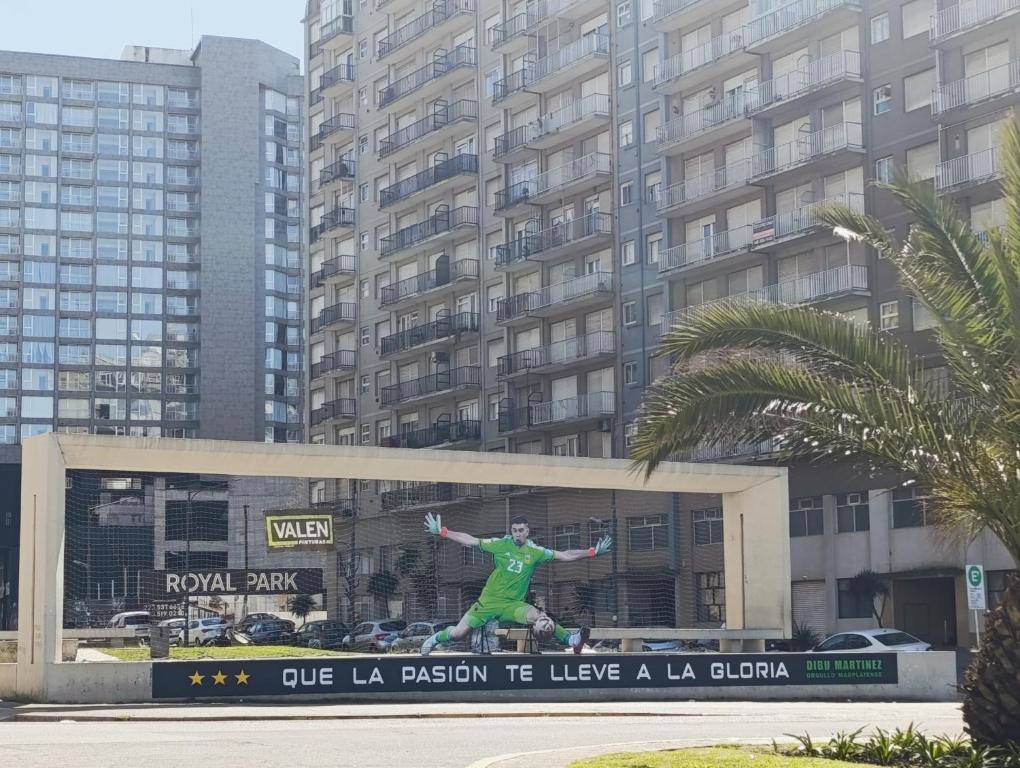 Departamento 4 ambientes Mar del Plata sobre Diagonal Dibu Martinez - 5