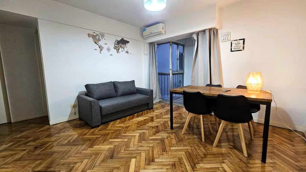 Departamento en Recoleta sobre calle Azcuenaga, Buenos Aires