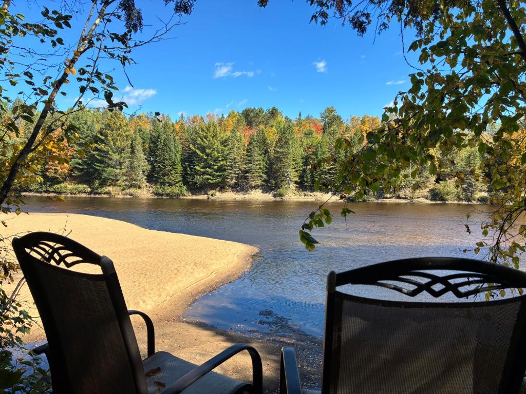 Chalet La Conception - Bord de Rivière, La Conception