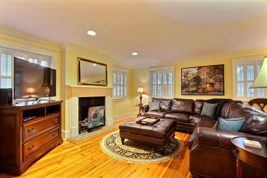 Bird Baldwin Magnolia Suite, Savannah