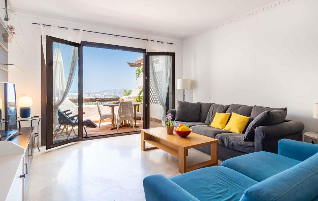 4min stroll to Restaurants and Mini market, 15min drive to Fuengirola beach - 5