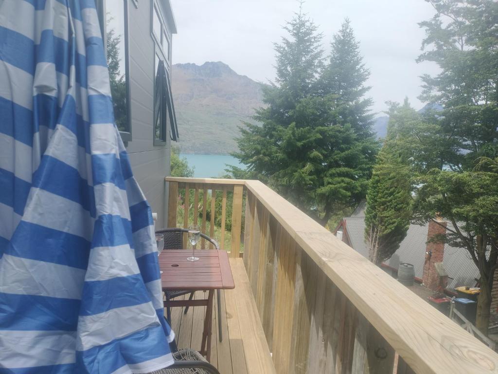 Alpine Hideout - Tiny home with magic views, Queenstown