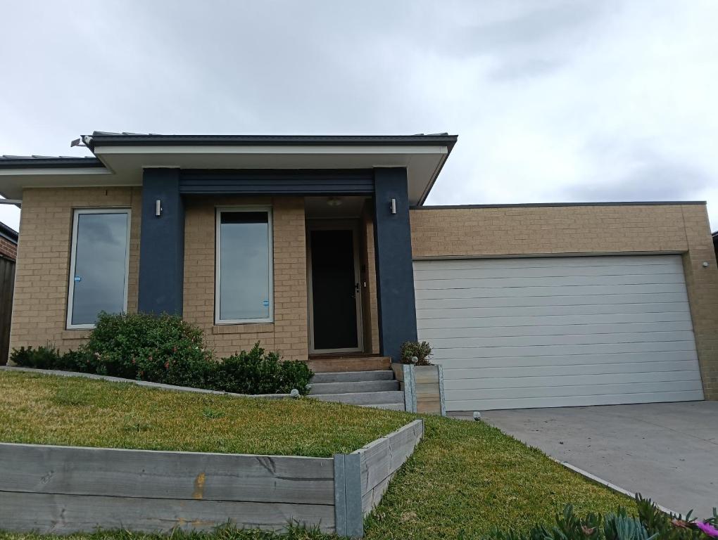 Bay View's, Clifton Springs