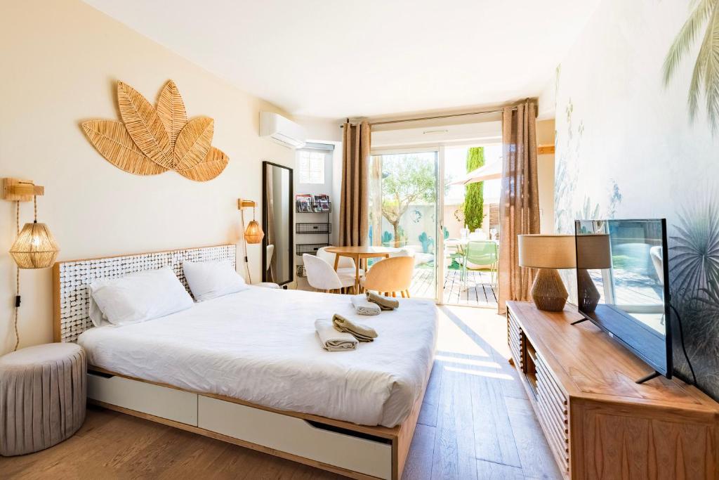 COCOON IN CASSIS, Cassis