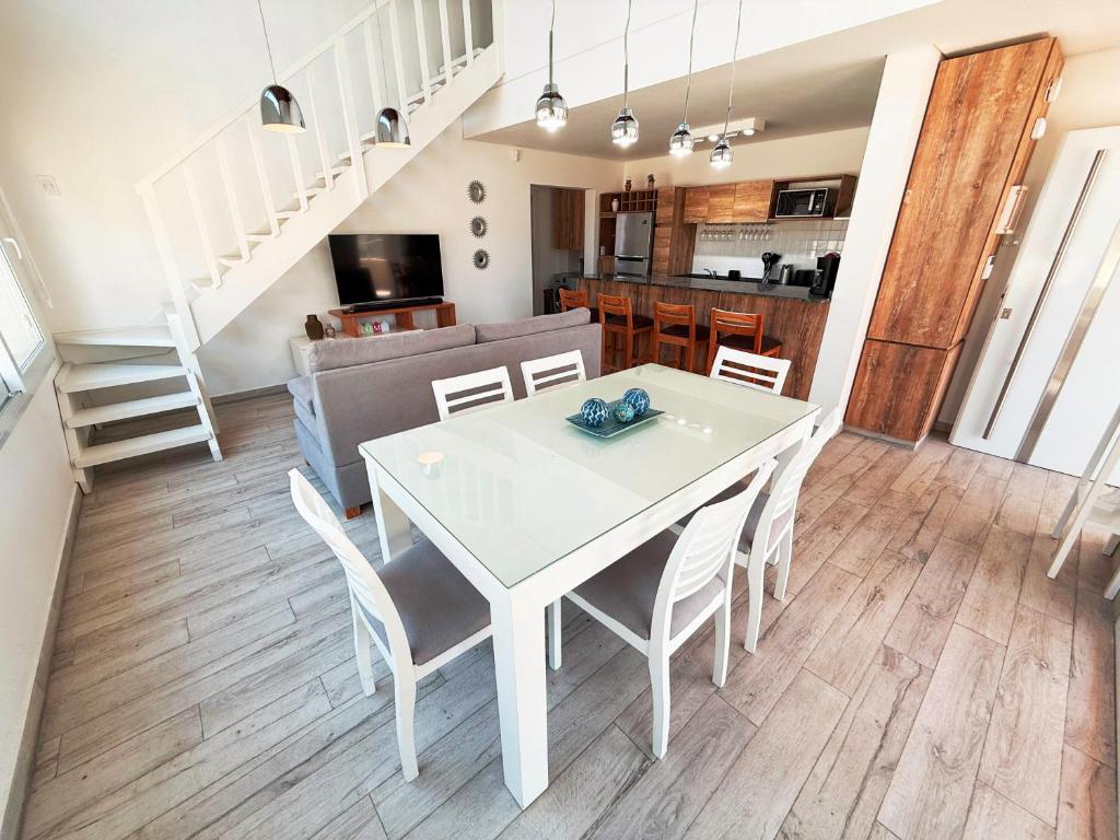 Departamento Duplex Moderno y Exclusivo con Pileta - 4