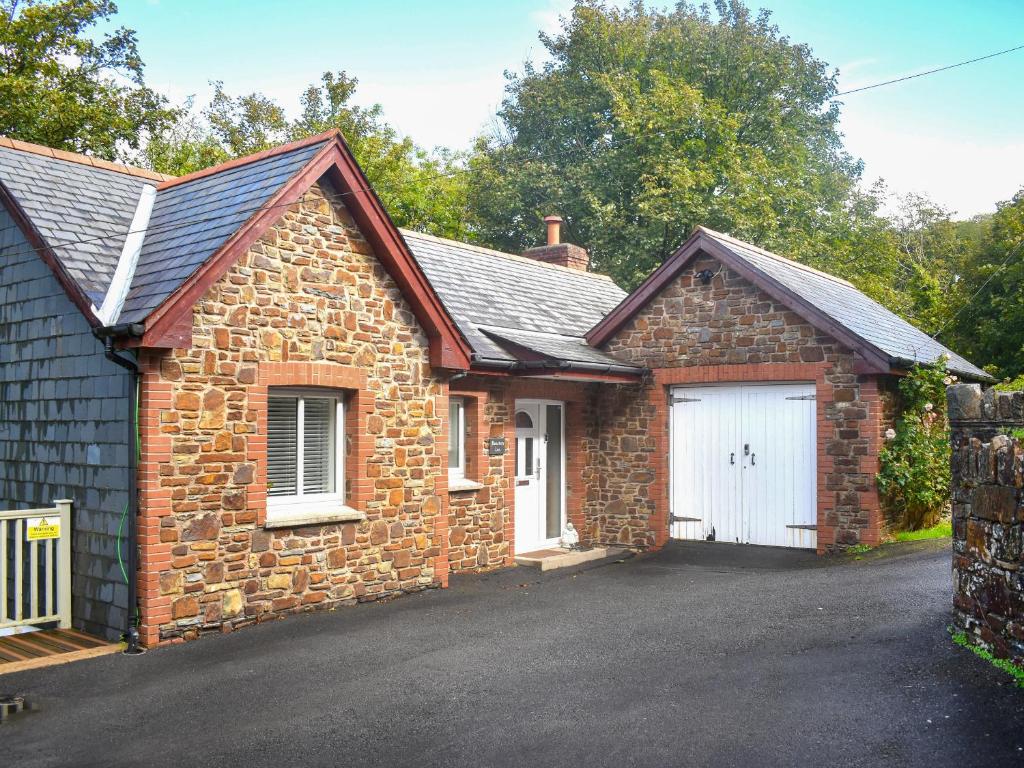 Bracken Lea, Barbrook